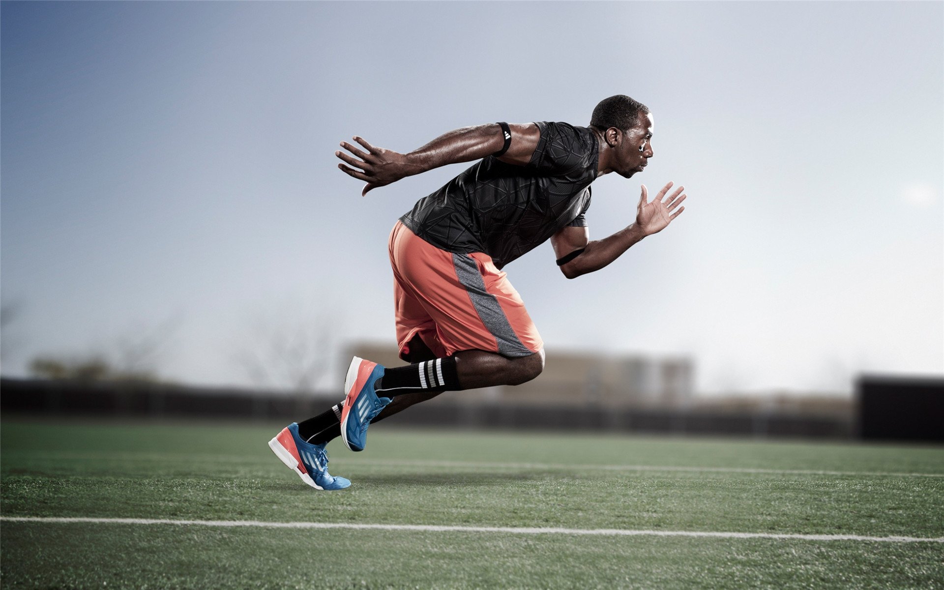 比赛结束后球员自发感谢远征球迷现场气氛感人至深，比赛后的致谢语